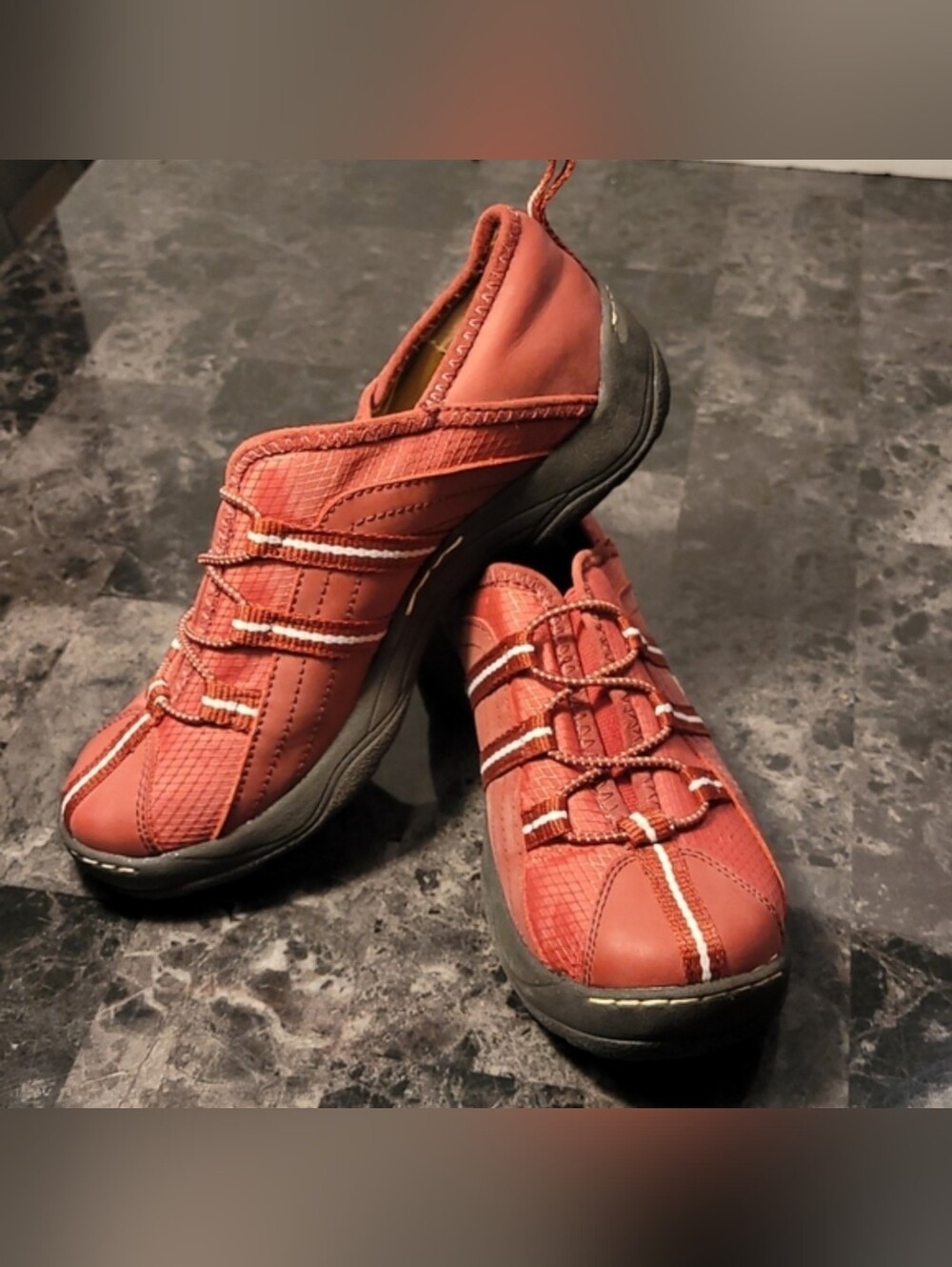 I love comfort Womens 6.5 burgundy everyday casual leather slip on shoes